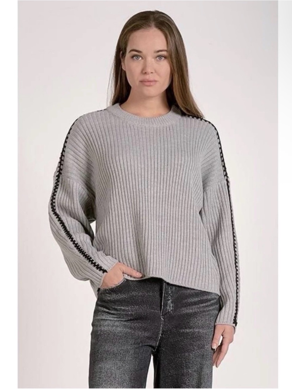 Elan Light Gray Ribbed Crewneck Sweater with Black Accent